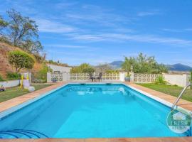 Casa del Barco Villa with Private Retreat Vibes, hotel a Guaro