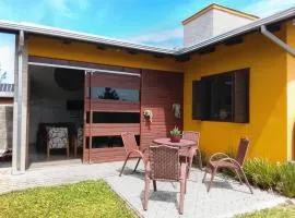 A Casa Amarela - conforto e tranquilidade próximo ao mar