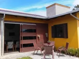 A Casa Amarela - conforto e tranquilidade próximo ao mar