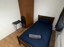 Cosy room 4 Gatwick