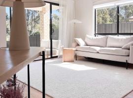 Luxury 3-Bed Family Retreat Office Kayaks & Yard, ξενοδοχείο σε Marsden
