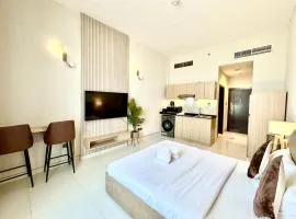 Signature Horizon Studio with Boulevard Views
