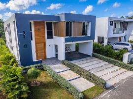 Great villa with pool table, hotel en La Romana