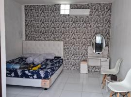 YouYouKe Papillon Villa Motel Karangpapak, hotel in Cilauteureun