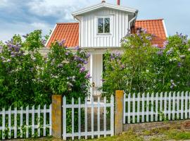 Archipelago Cottage With Guest House On Sturkö, Hotel in Sturkö