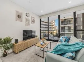 Liverpool 2 bedroom apartment with convenient transportation and surrounded by food