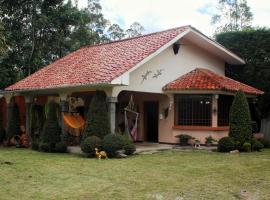 Casa de campo La Valentina - CUENCA, hôtel à Azogues