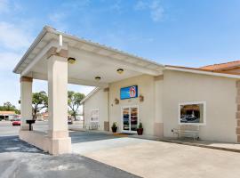 Motel 6-Hinesville, GA, hotel in Hinesville