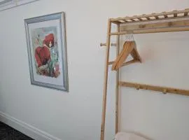 5BR Spacious Contractor Home, Parking for 2 vans