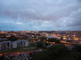 Douro View Apartment, viešbutis mieste Vila Nova de Gaja, netoliese – El Corte Inglés