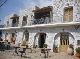 Kafiona Guesthouse, hotel with parking in Pirgos Dhirou