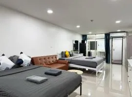 1BR 50sqm Sleeps 4 Near BTS & Nightlife
