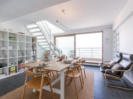 Seahouse by BLOSS, appartement met magistraal zeezicht met 2 terrassen, ξενοδοχείο σε Wenduine