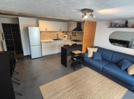 Studio Rochefort centre 5 minutes à pied, hotel in Rochefort