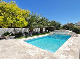 Superbe villa avec piscine chauffée à proximité de la plage, hôtel à Rivedoux-Plage