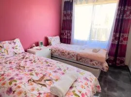 Mahzan on Dromana Room 4
