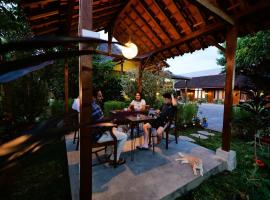Sleepy Raccoon Hostel, hotel i Yogyakarta