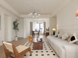 EHUB - Enjoy Shanghai Tower View with Floating Window, near Yuyuan Garden and the Bund