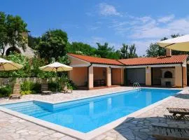 Villa Biljana, Comfort & Scenic Beauty with Access to Two Shared Pools