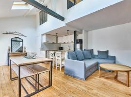 Central Duplex Metro 158 Direct Louvre Access, Hotel in Paris