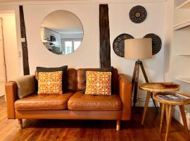Parisian charm in the heart of the 9th metro 7，位于巴黎的酒店