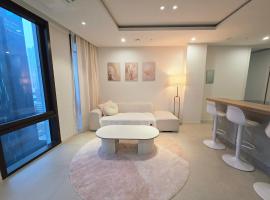 Busan Haeundae Beach Ocean Suite, 3 Beds 2 WC, hotel v destinaci Ch'ŏngsap'o
