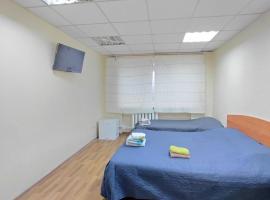 apartments with shared bathroom, ξενοδοχείο σε Τσερκάσι