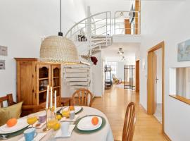 Gelbe Koffer - Vintage Maisonette in Neunkirchen - 2 SZ - Self-Check-in - Parkplatz - Balkon - Badewanne - WLAN 250 Mbit - bis 4 Pers - zentrumsnah, hotel em Neunkirchen