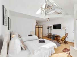 "Gelbe Koffer Vintage Maisonette" in Neunkirchen - 2 SZ - Self-Check-in - Parkplatz - Balkon - Badewanne - WLAN 250 Mbit - bis 4 Pers - zentrumsnah, hotel v destinaci Neunkirchen