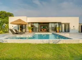 4BR Villa with Pool in Calatagan Batangas up to 16 Guests