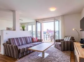 Sieglinde - Apartment in der Hafenresidenz mit Balkon & Wellness