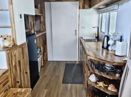Samui Tiny House villa Glamping Seaview sleeps 8, Glampingunterkunft in Ban Na We
