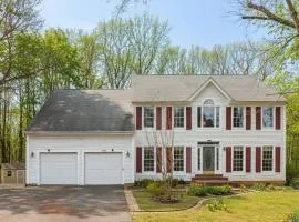 Quiet 2-Story Home Garden View & Large Kitchen