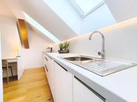 Apartment Poprad - Tatra Elegant, Near High Tatras, Free Parking, Modern Stay