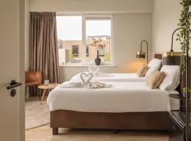 Renovated Suite With Kitchen Access And Bathroom