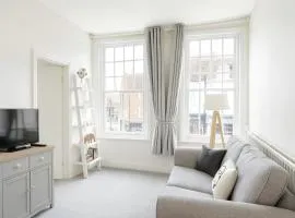 Rioland Apartment near Gatwick