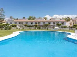 adosado con piscina junto a la playa