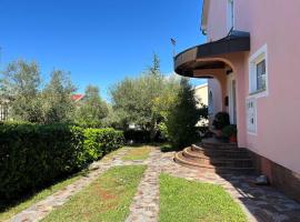 Apartman Mira, hotel v destinaci Vantačići