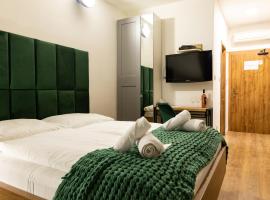 Penzión u Vinára، فندق في فيلكي كرتيش