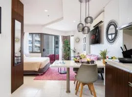 Dominiks pink dream Studio Balcony Ocean View Balcony Fast-Wifi at Tambuli Resort High Floor