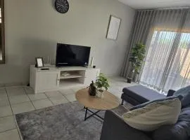 Yanaz Place