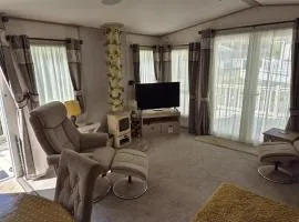 Elmvale - 2 bedrooms with decking sleeps 4