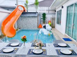 the time pool villa พัทยา, hotel in Ban Bung
