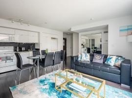 Aquamarine 2bd 2bath Condo with Balcony in DT, hotel in Toronto
