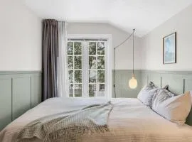 Arctic hilltop lodge - Room 2