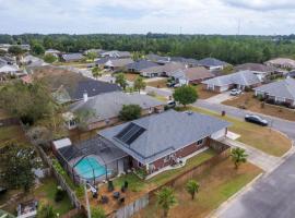 Solar Pool Fun & 4BR Milton Oasis, Hotel in Milton