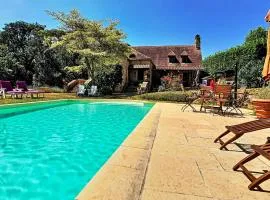 Restored Farmhouse for10 persons with Pool & Airco
