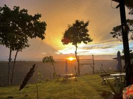 Thrill Playgrounds & Tipi Cafe、Libonaのホテル