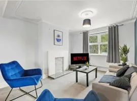 2-Bed Near Lincoln City Centre with Parking