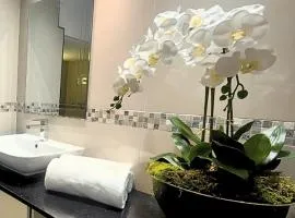 Urban Retreat - Centrally Located - Close to Long St & Companys Garden - Artisanal Café Below